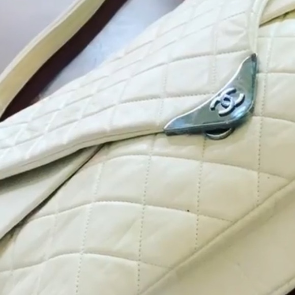 Rare limited edition Authentic Chanel CC oversized Quilted Lambskin Bag - Picture 4 of 12